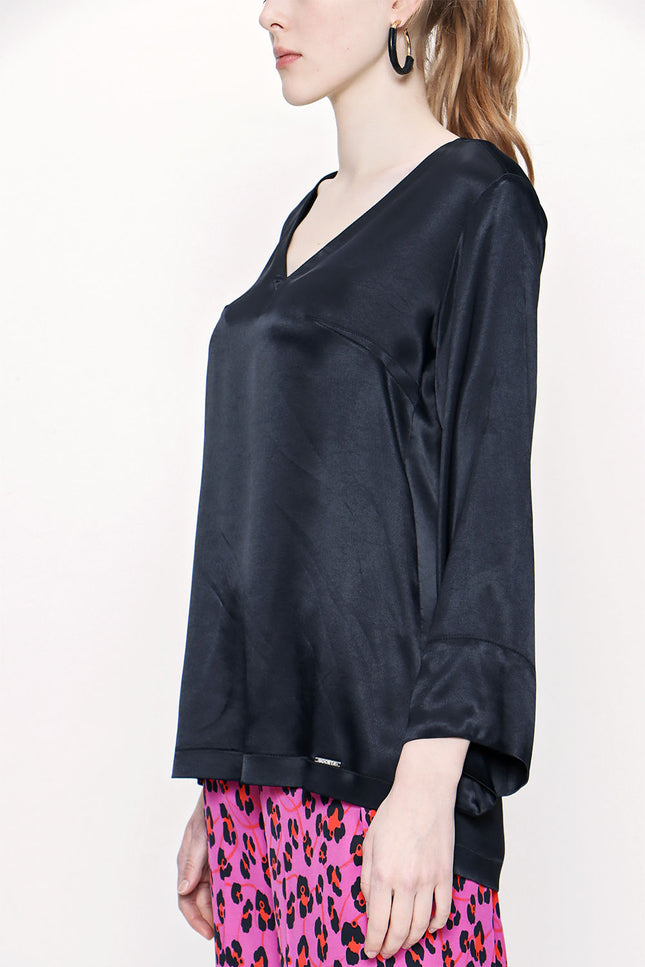 Black V neck satin boluse 19828